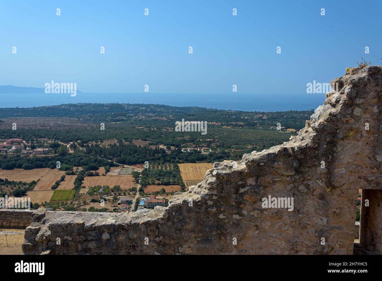 Vue sur les champs et la mer depuis le château vénitien de Saint George, à Kefalonia, Grèce Banque D'Images