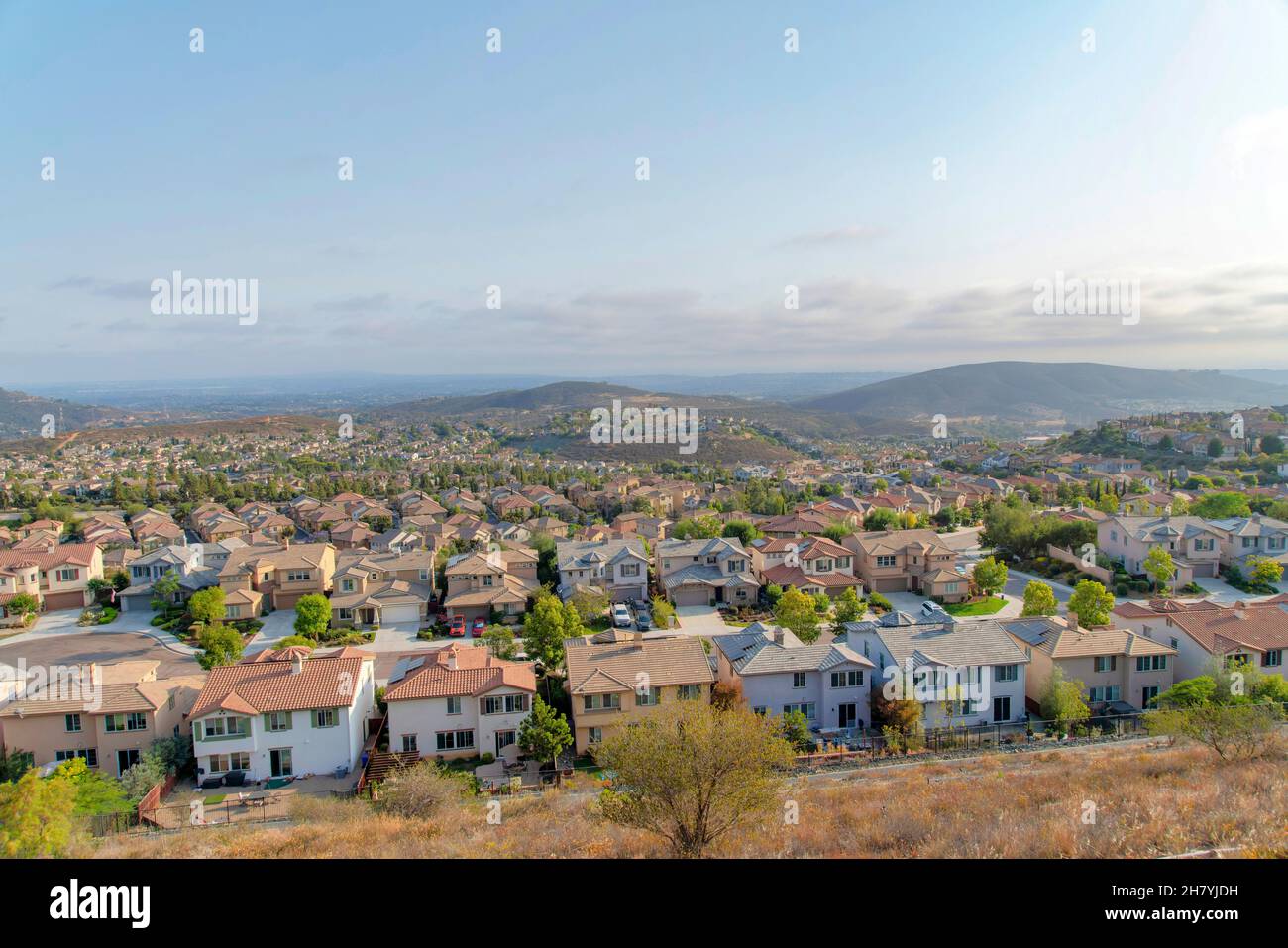 Résidences communautaires clôturées près du parc Double Peak à San Marcos, Californie Banque D'Images