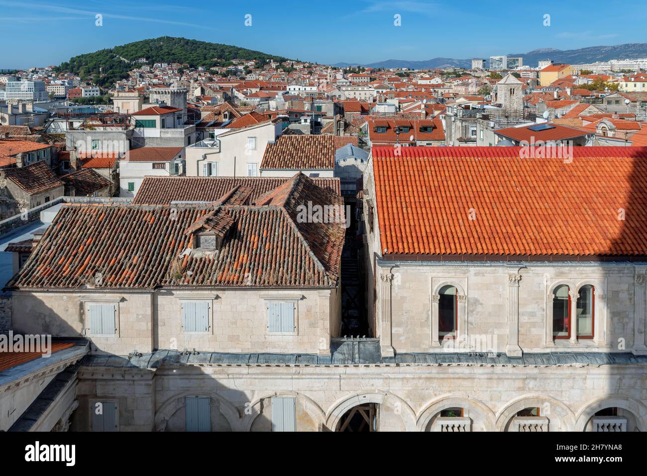 Vue aérienne de la vieille ville romaine de Split en journée ensoleillée, Croatie, Côte Adriatique. Banque D'Images