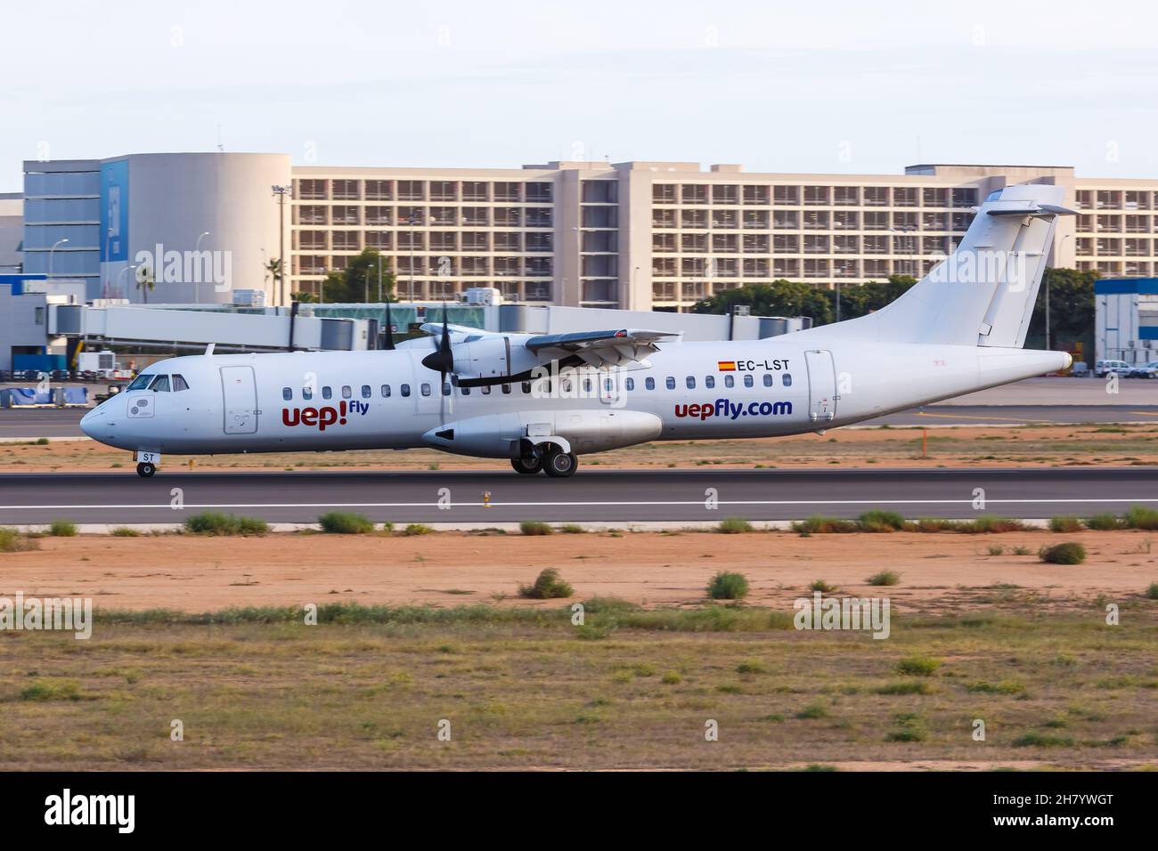 Palma de Mallorca, Espagne - 23 octobre 2021: UEP!Prenez l'avion ATR 72-200 à l'aéroport de Palma de Majorque (PMI) en Espagne. Banque D'Images