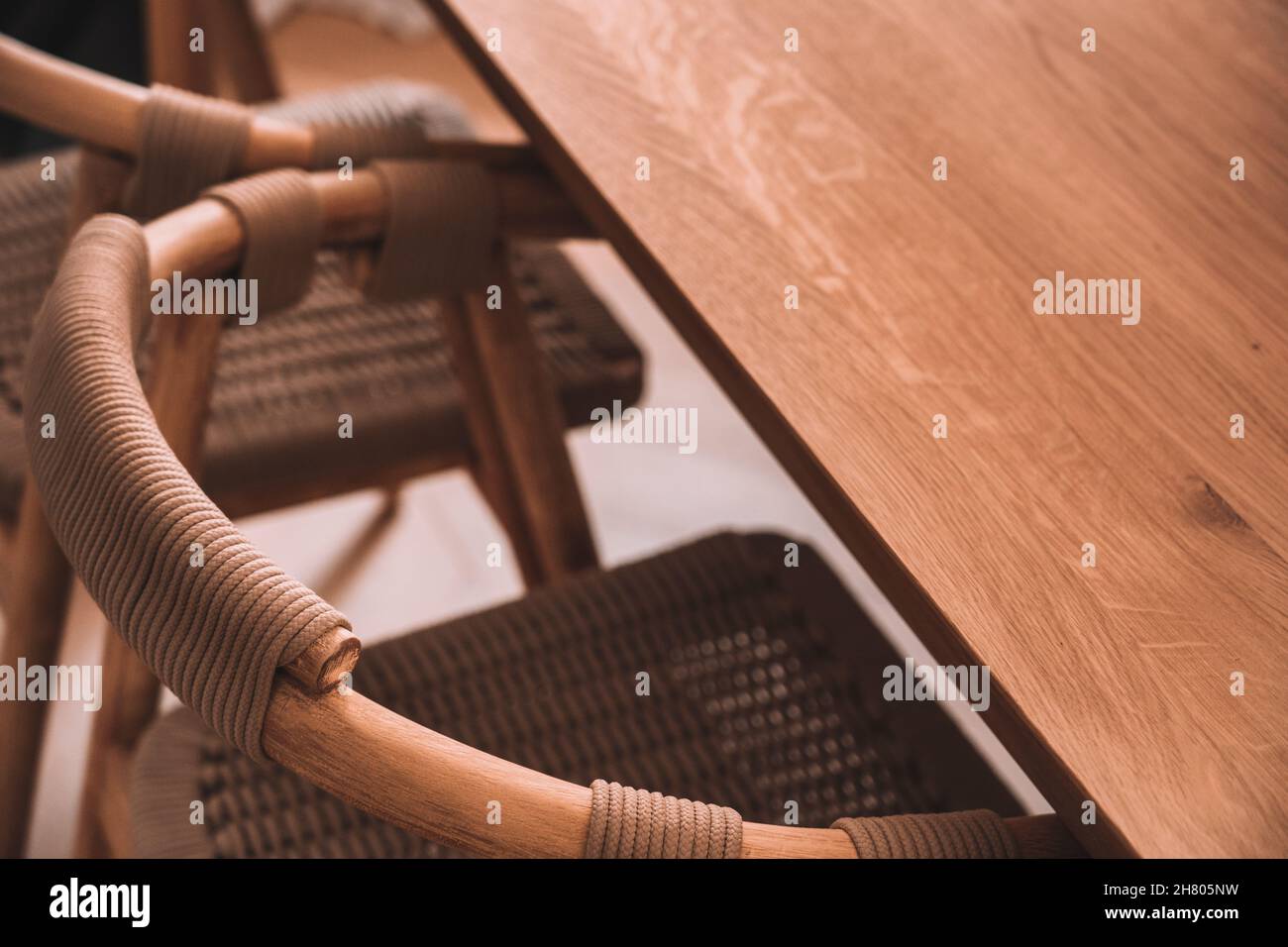 Depuis le dessus de la table et des chaises en bois à la maison Banque D'Images