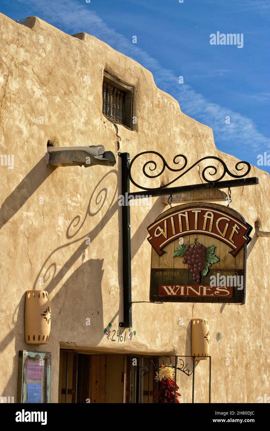 Panneau au Vintage Wines Cafe sur la Calle principal dans la ville de Mesilla près de Las Cruces, Nouveau-Mexique, Etats-Unis Banque D'Images