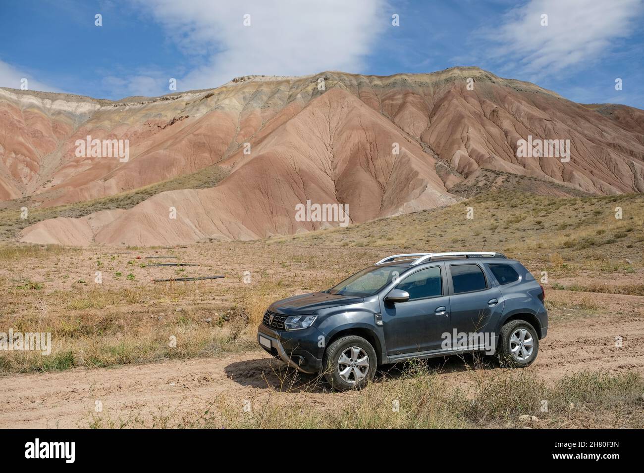 Dacia Duster et érosion et sécheresse dans la région centrale de l'Anatolie Banque D'Images