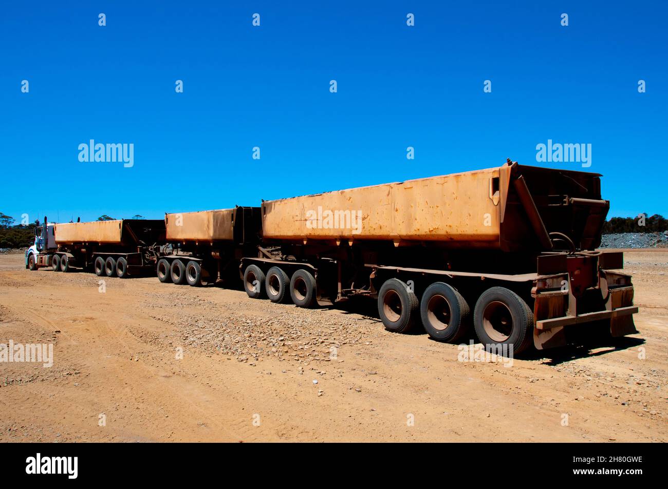 Roadtrain australia outback truck Banque de photographies et d’images à ...