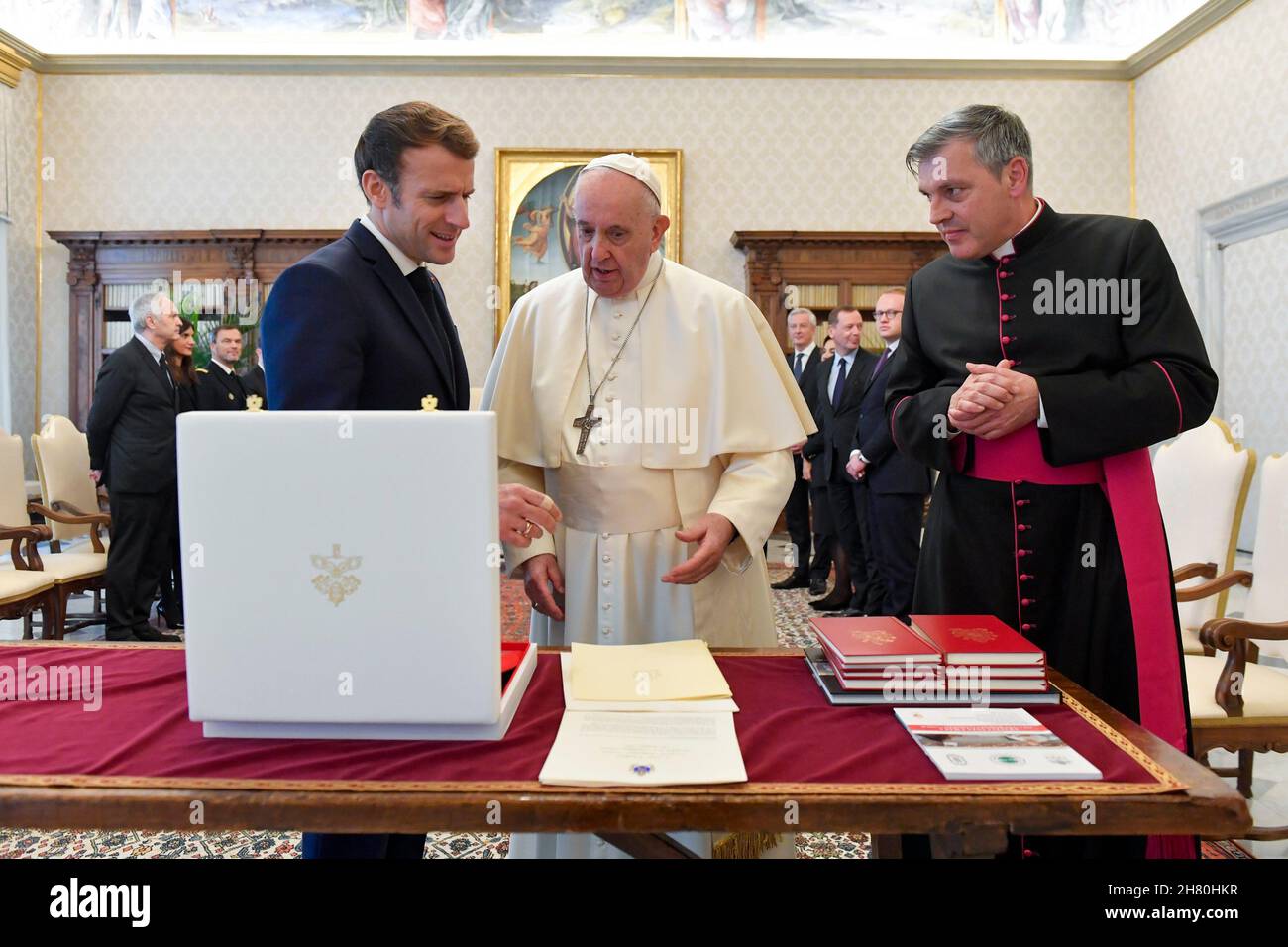 Rome, .26 novembre 2021.Italie, Rome, Vatican, 2021/11/26.le Pape François reçoit Emmanuel Jean-Michel Frédéric Macron Président de la République française, lors d'un auditoire au Vatican.Crédit: Agence de photo indépendante Srl/Alay Live News crédit: Agence de photo indépendante/Alay Live News Banque D'Images