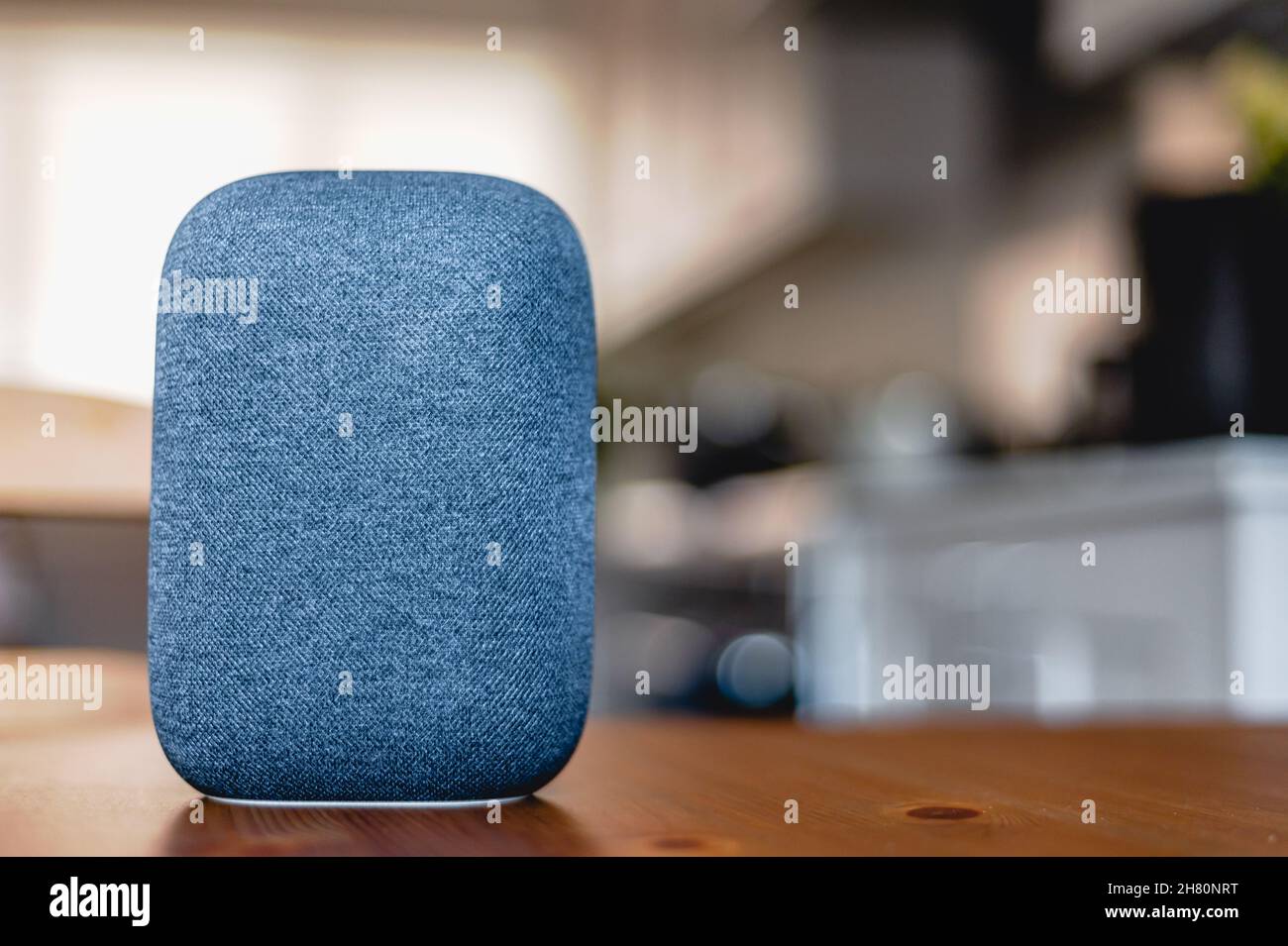 Haut-parleur intelligent à commande vocale Banque D'Images