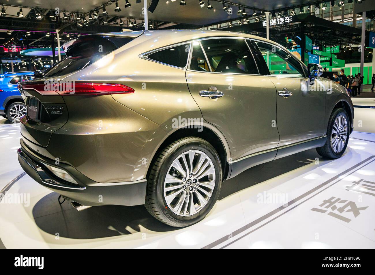 Toyota Harrier hybride exposé au salon de l'auto de Guangzhou 2021, province de Guangdong, Chine. Banque D'Images