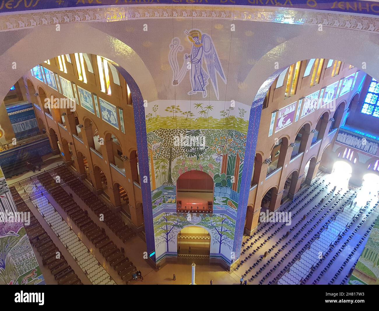 Basilique du Sanctuaire national de notre-Dame d'Aparecida ou basilique de notre-Dame d'Aparecida.Vue aérienne de l'intérieur. Banque D'Images