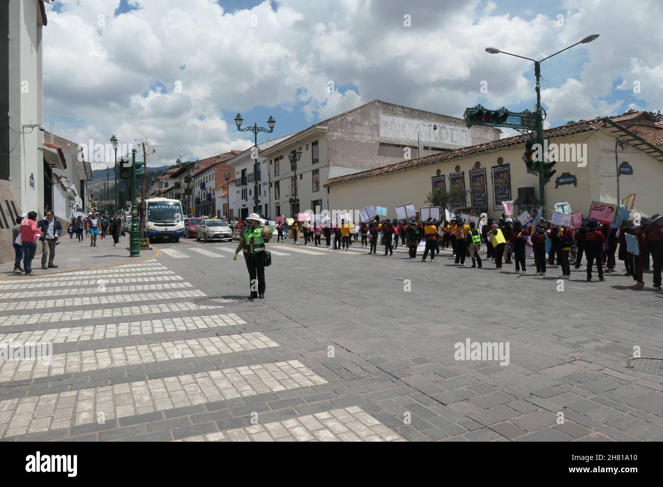 Policier dirigeant la circulation à Cusco Pérou Amérique du Sud Banque D'Images