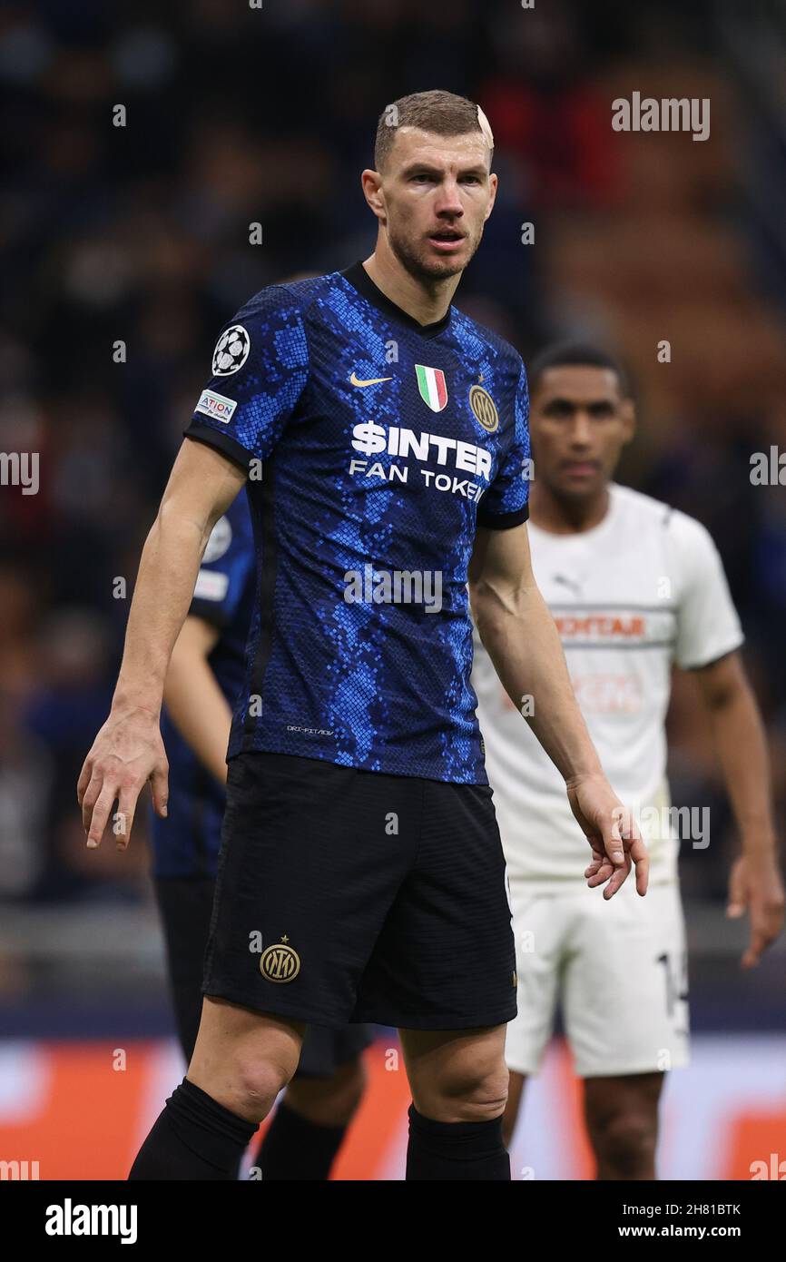 Edin Dzeko (FC Internazionale) lors de l'Inter - FC Internazionale contre Shakhtar Donetsk, match de football de l'UEFA Champions League à Milan, Italie, novembre 24 2021 Banque D'Images