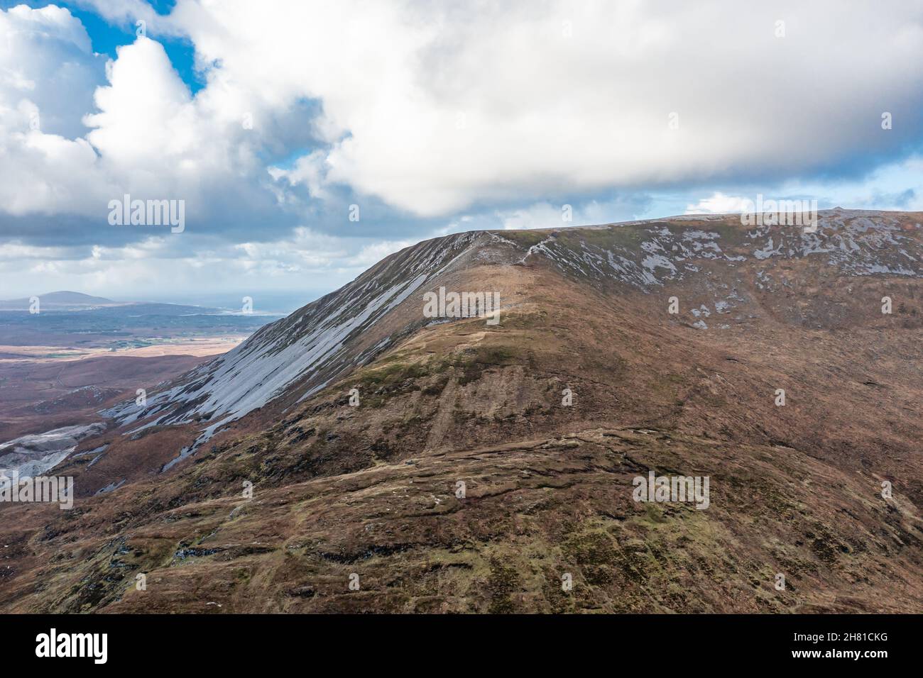 Vue aérienne de la montagne Muckish dans le comté de Donegal - Irlande. Banque D'Images