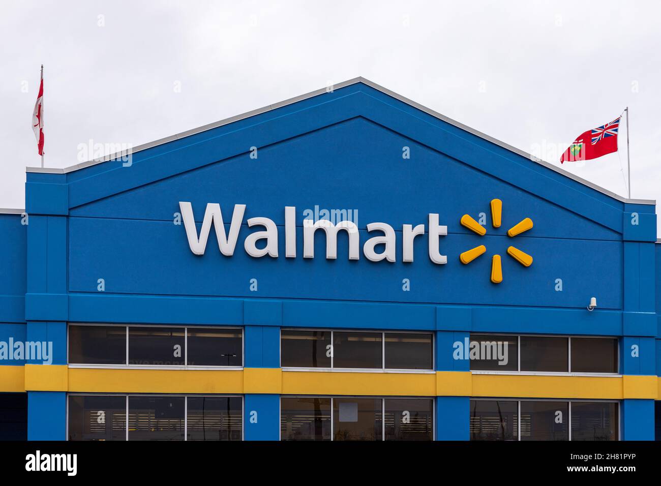 Entrée de magasin de détail Walmart à Kanata, en Ontario, au Canada Banque D'Images