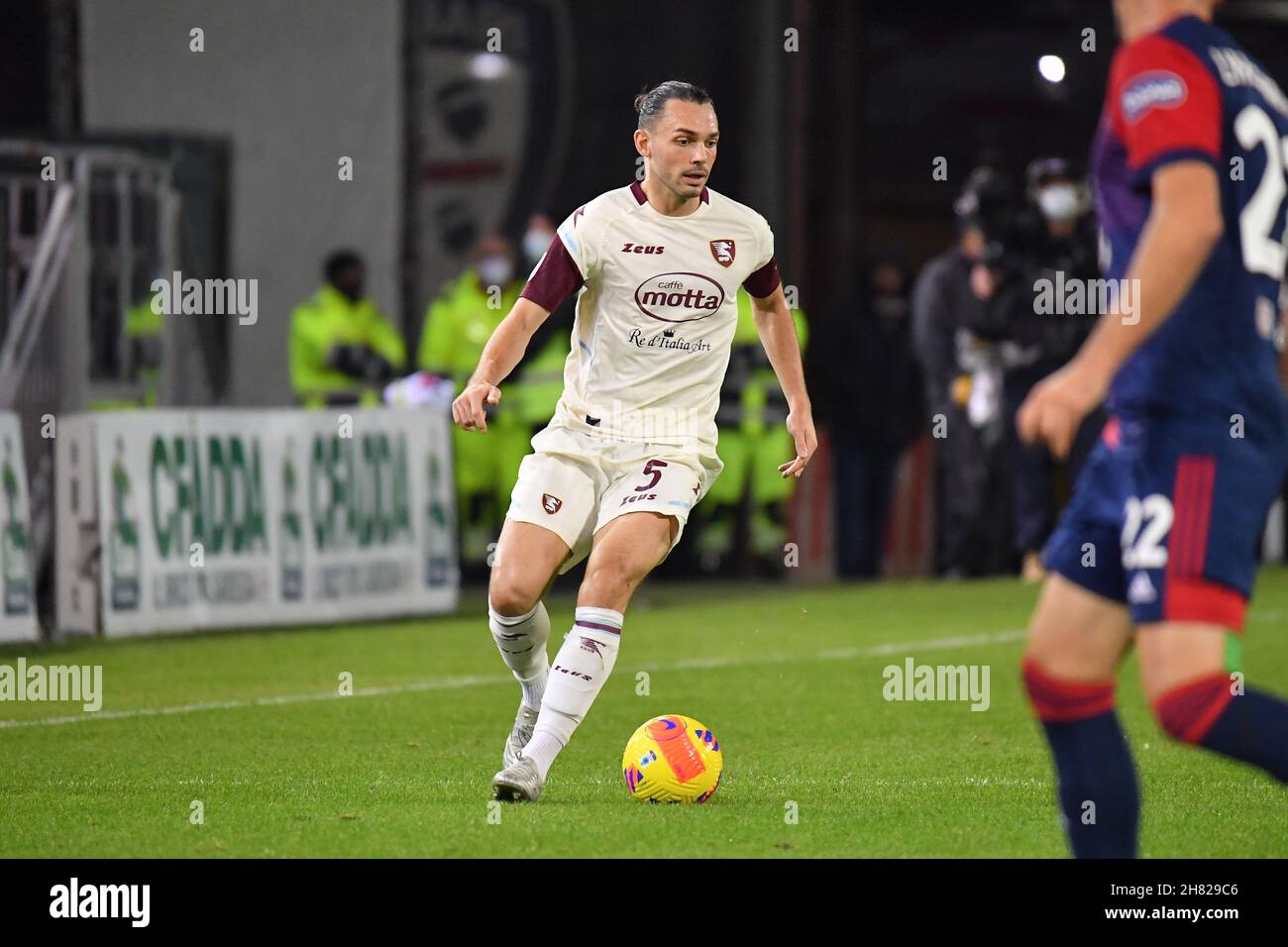 Cagliari, Italie.26 novembre 2021.Frederic Veseli de Salernitana pendant Cagliari Calcio vs US Salernitana, football italien série A match à Cagliari, Italie, novembre 26 2021 crédit: Agence de photo indépendante/Alamy Live News Banque D'Images