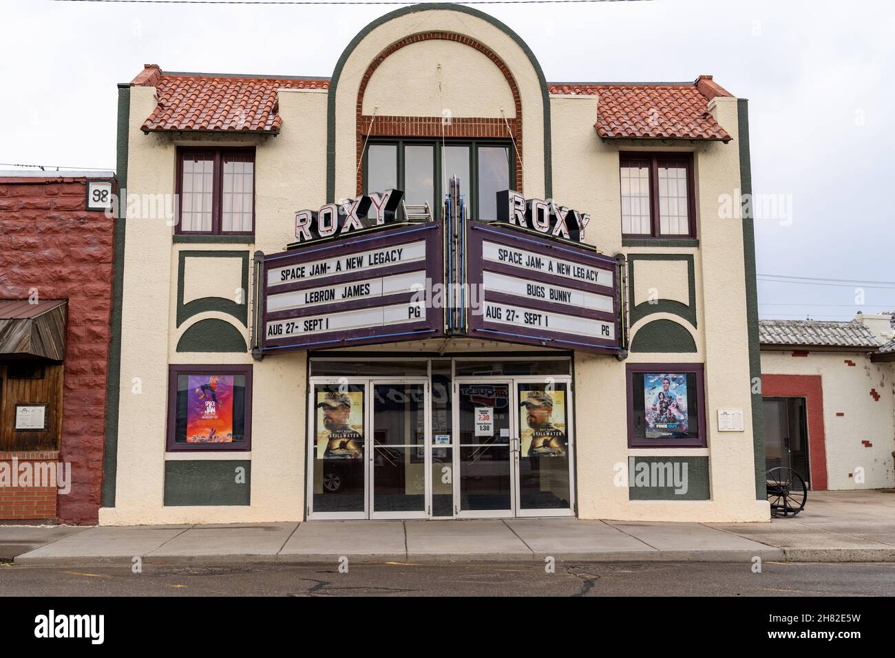Forsyth, Montana - 26 août 2021 : le signe classique du cinéma Roxy historique Banque D'Images