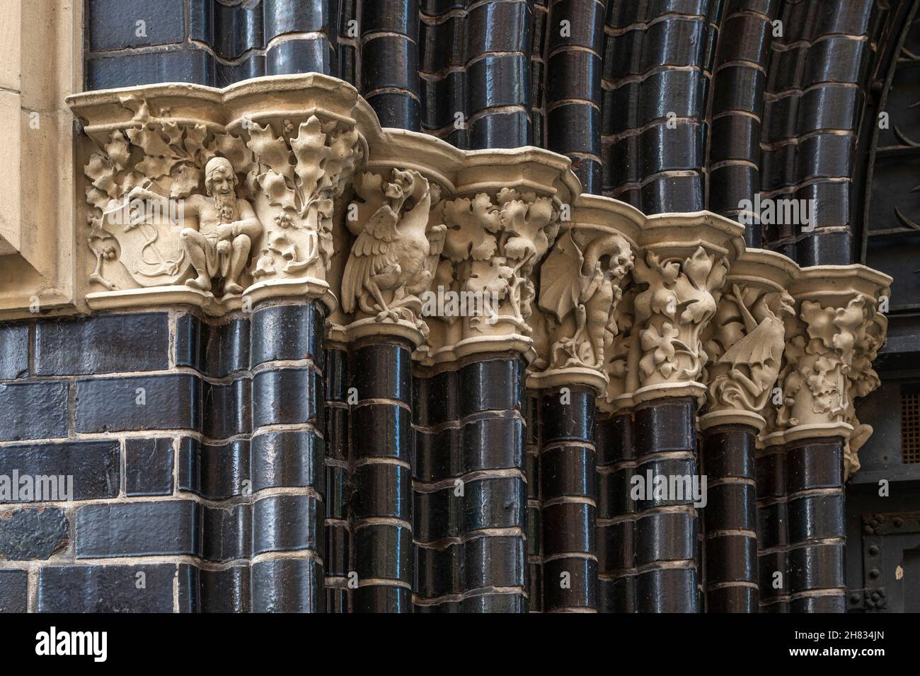 Décorations des capitales des colonnes de la municipalité de Lübeck.Luebeck, Schleswig-Holstein, Allemagne, Europe Banque D'Images