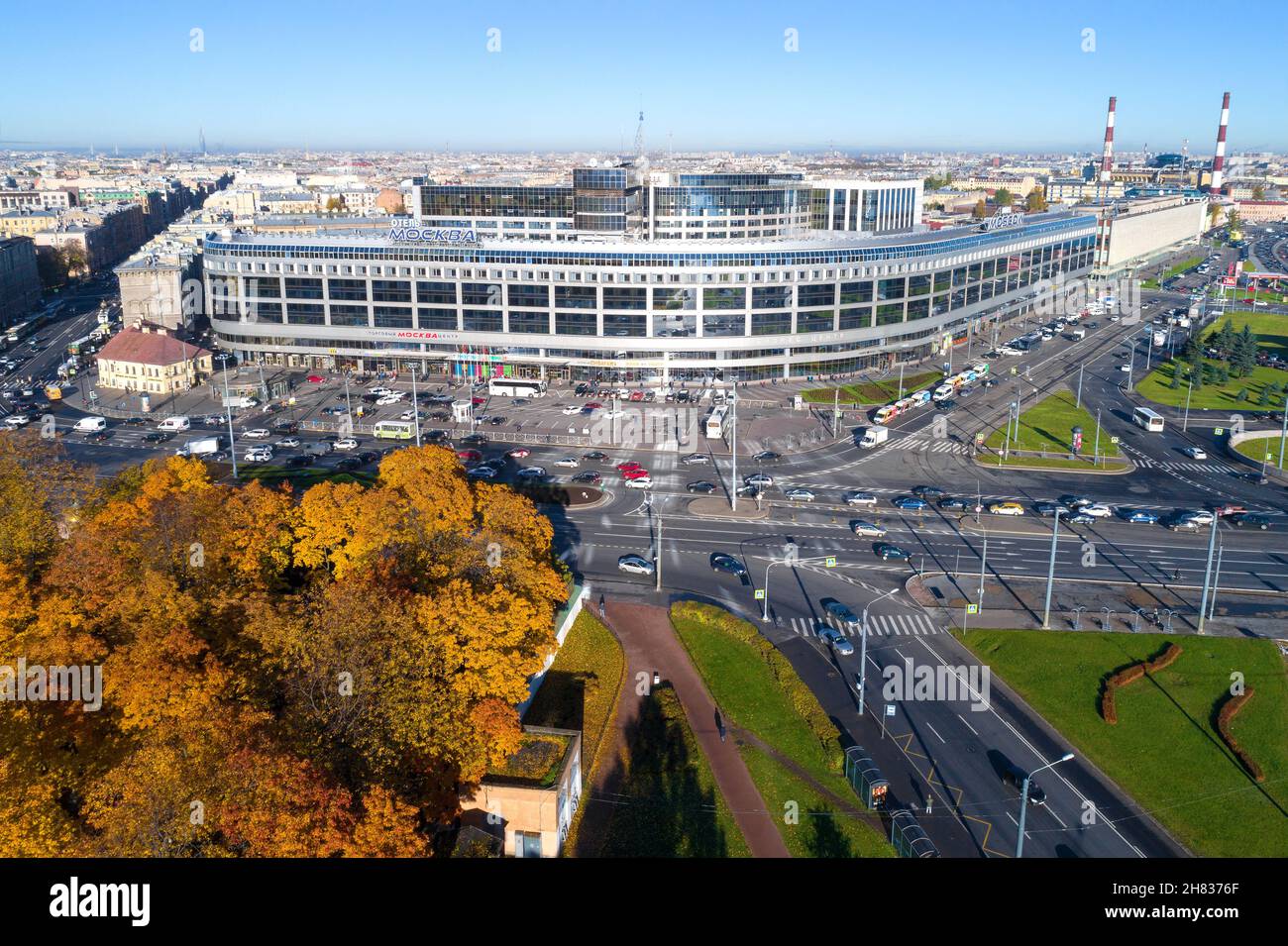 SAINT-PÉTERSBOURG, RUSSIE - 11 OCTOBRE 2018 : hôtel 'Moscow' dans le paysage urbain, en un automne doré Banque D'Images