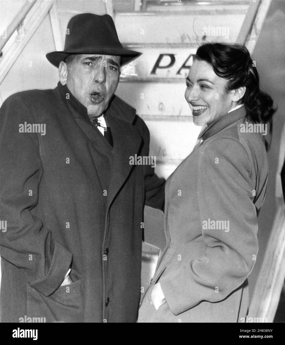 HUMPHREY BOGART départ pour les États-Unis de l'aéroport de Paris Orly en 1953 publicité pour Pan American Airways Banque D'Images