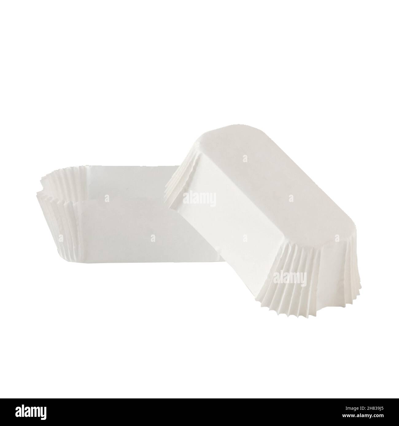 Papier blanc forme de cuisson pour les eclaloires et les gâteaux isolés sur fond blanc Banque D'Images