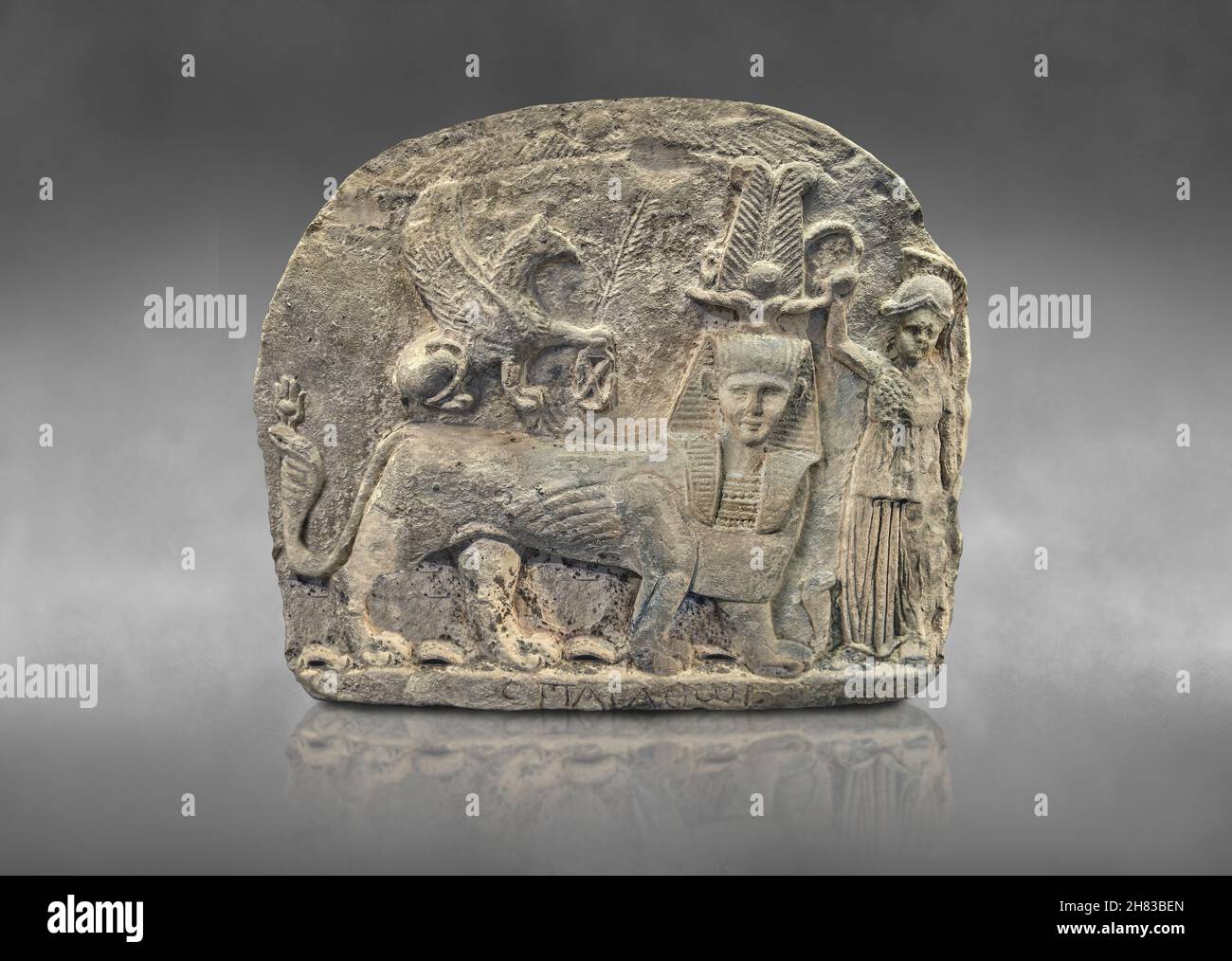 Stèle égyptienne romaine du Dieu sphinx Tithoes ou Tutu., 117-138 AD, règle romaine d'Hadrien, Kunsthistorisches Muesum Vienne AS 5077.Grès, H 30 Banque D'Images