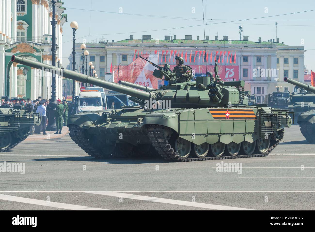 ST.PETERSBOURG, RUSSIE - 20 JUIN 2020 : gros plan du char russe T-72B3.Répétition de la parade militaire en l'honneur du jour de la victoire Banque D'Images
