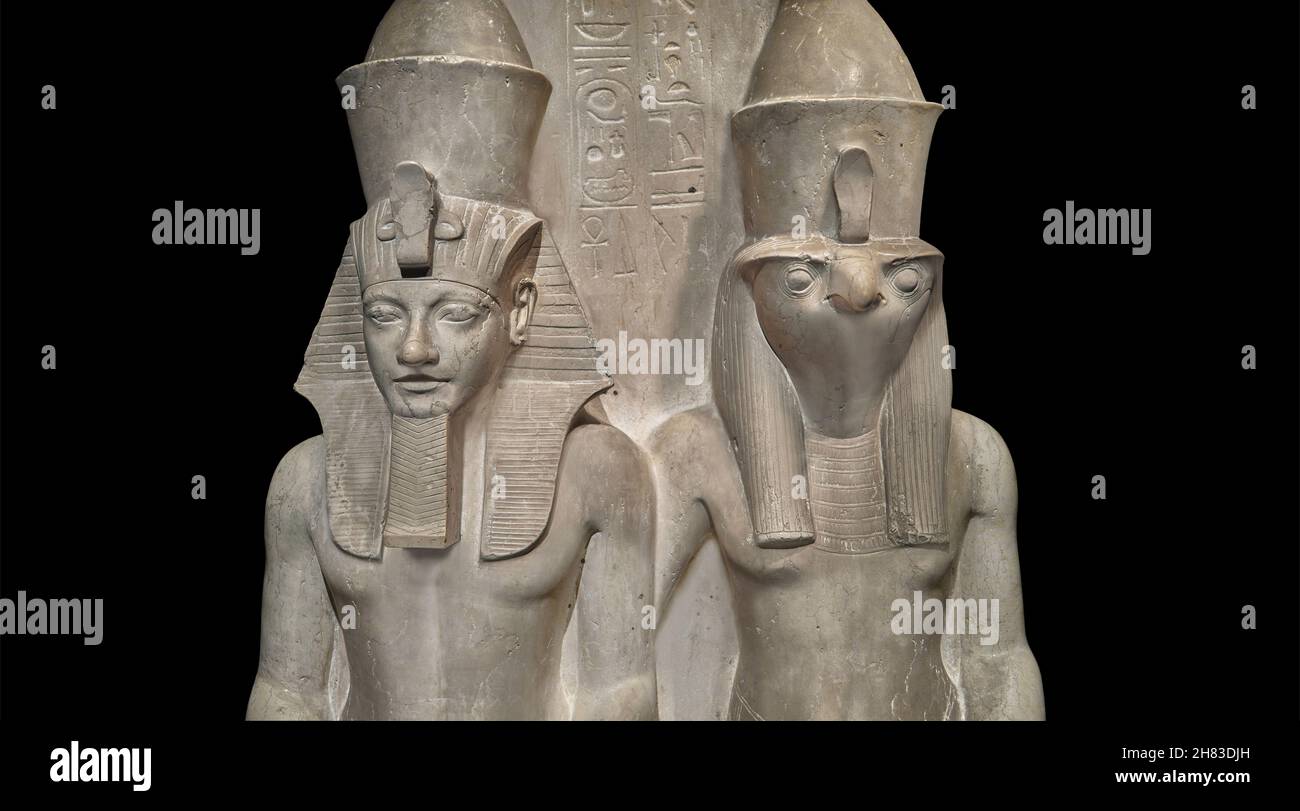 Ancienne statue égyptienne de pharaon Horemheb avec Horus, 1319 - 1292 av. J.-C., 18e dynastie.Kunsthistorisches Muesum Vienne inv AS 8301.Hauteur de calcaire 1 Banque D'Images