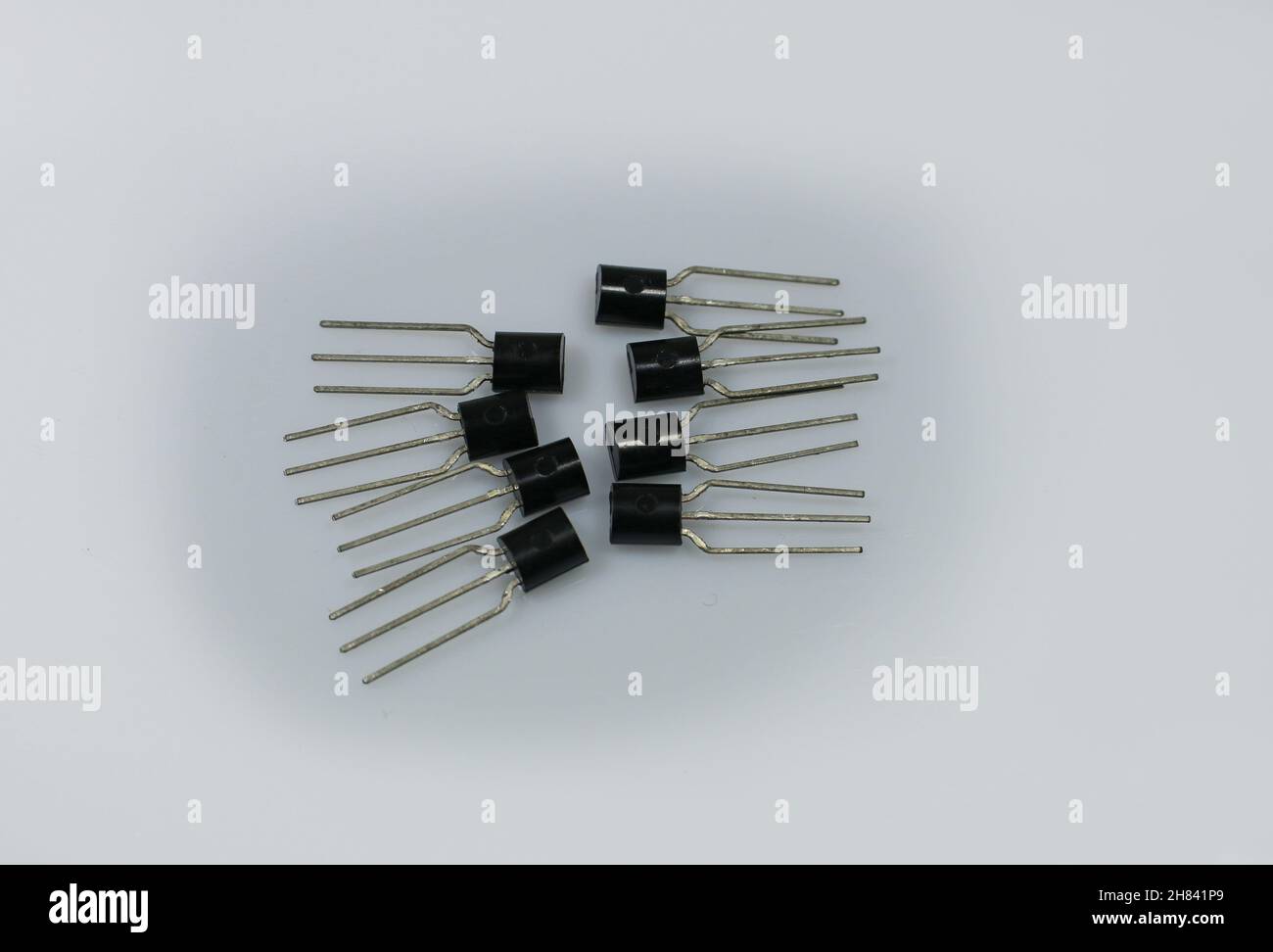Transistors.Composants électroniques.Isolé sur blanc. Banque D'Images