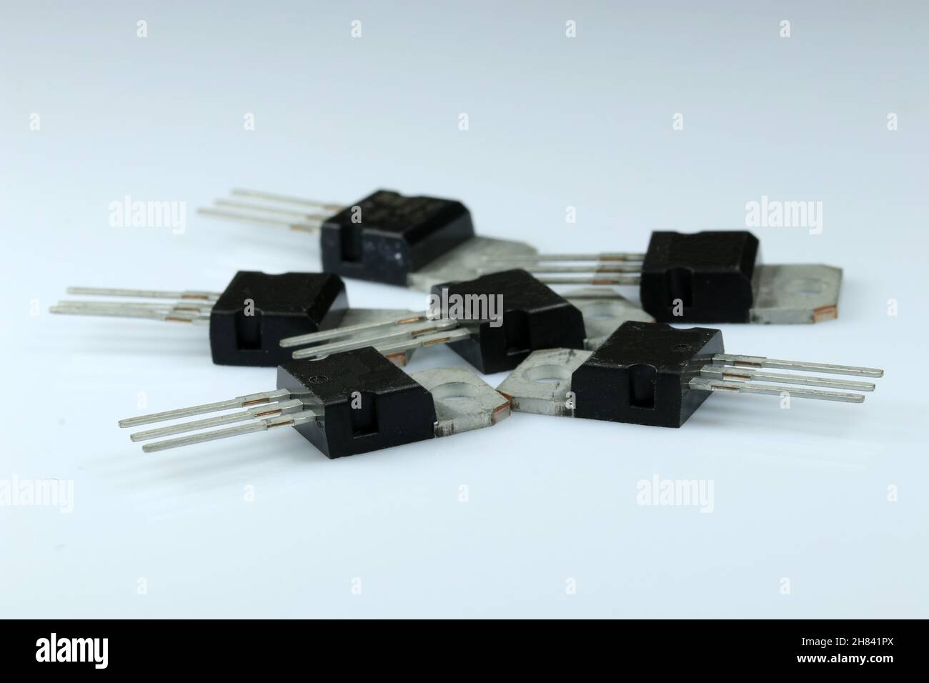 Transistors.Composants électroniques.Isolé sur blanc. Banque D'Images