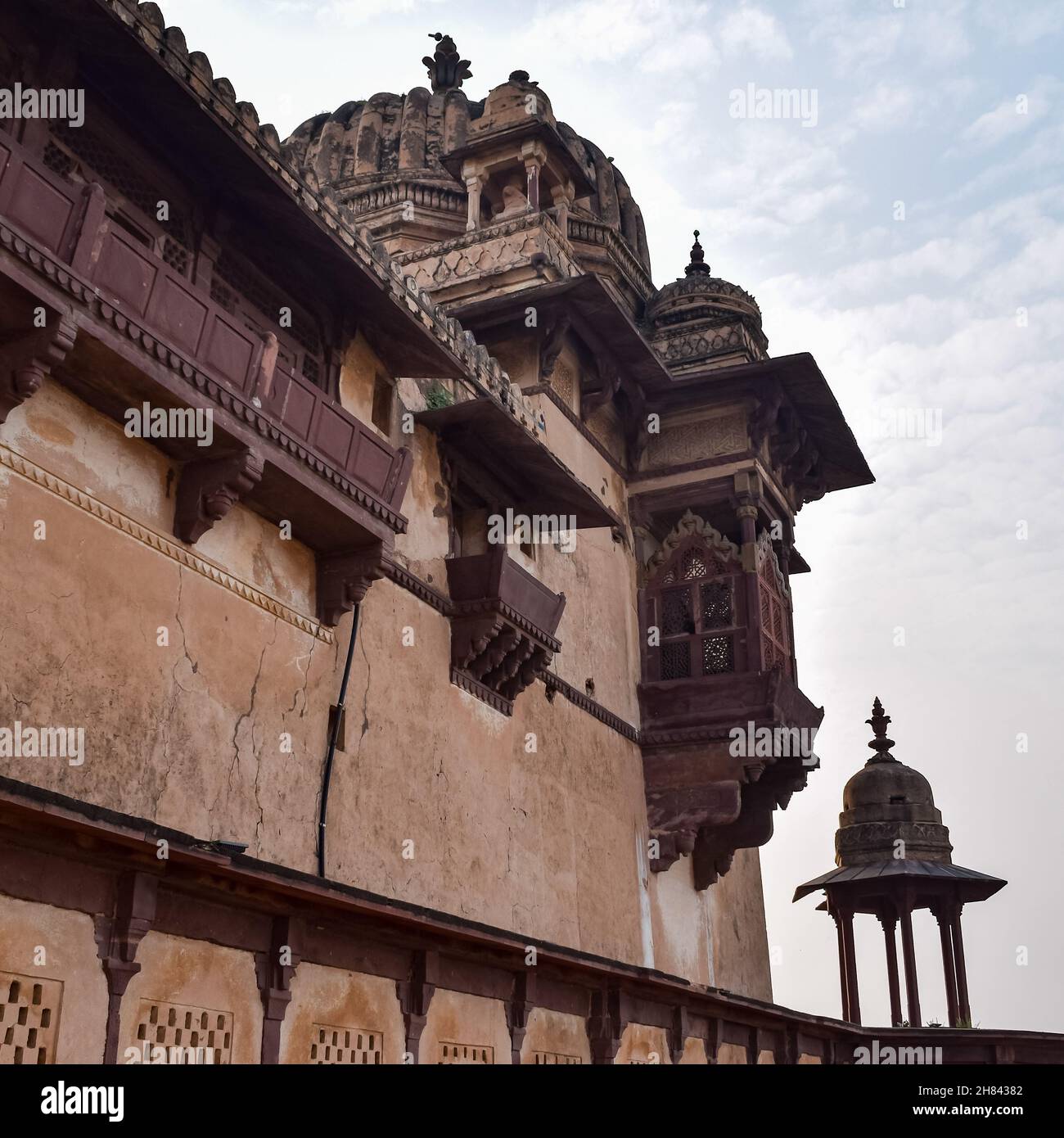 Jahangir Mahal (fort d'Orcha) à Orcha, Madhya Pradesh, Inde, Jahangir Mahal ou palais d'Orcha est la citadelle et la garnison située à Orcha.Madhya Prade Banque D'Images