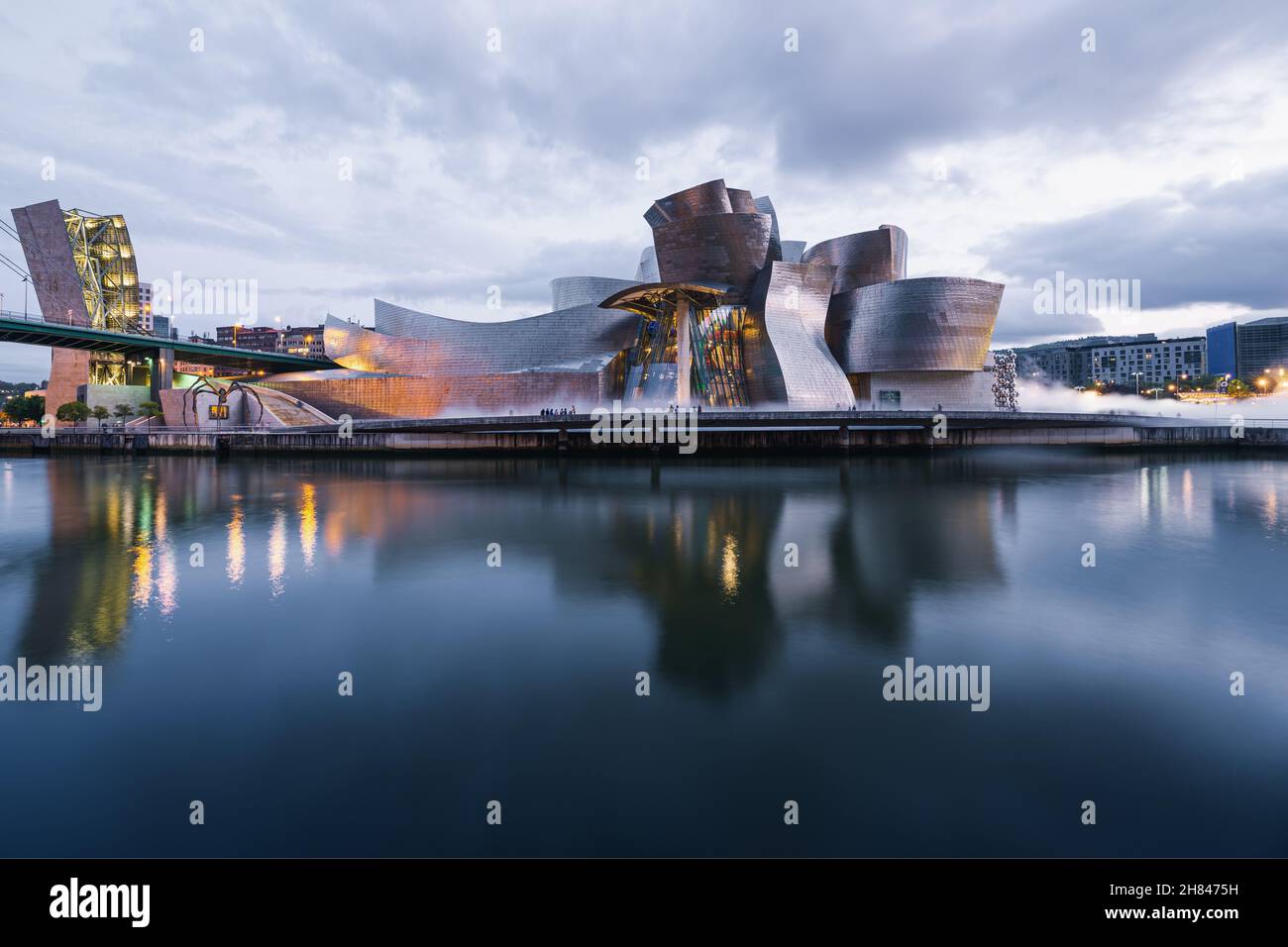Musée Guggenheim dans la ville basque de Bilbao, dans le nord de l'Espagne Banque D'Images