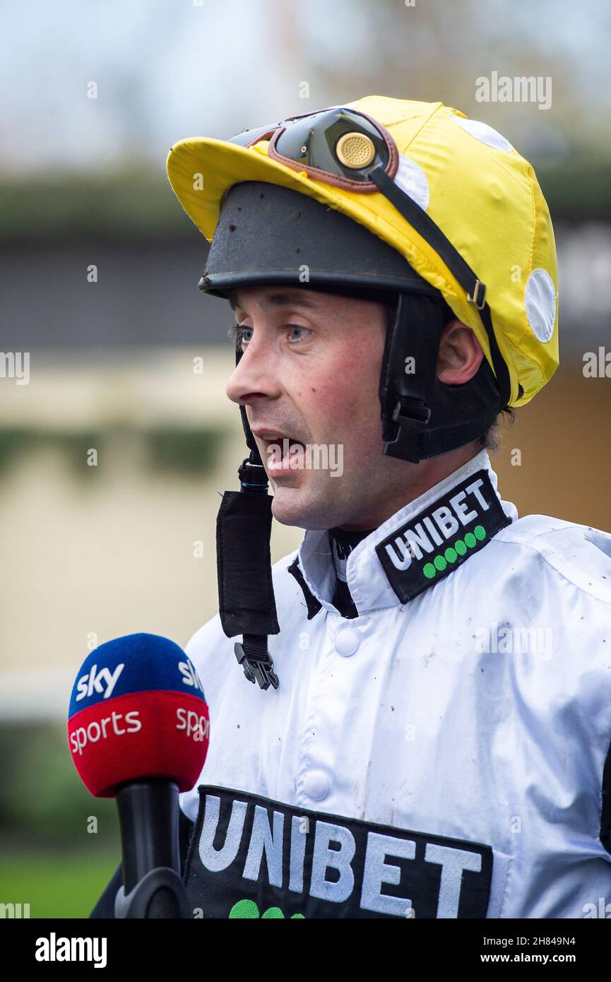 Ascot, Berkshire, Royaume-Uni.19 novembre 2021.Jockey Nico de Boinville vainqueur de la course d'obstacles Garden for All Seasons Handicap sur le capitaine de cheval Morgs.Capitaine Morgs propriétaire de l'Albatross Club.Entraîneur Nicky Henderson, Lambourn.L'éleveur Brian et Bronagh Lawler.Sponsor Unibet.Crédit : Maureen McLean/Alay Banque D'Images