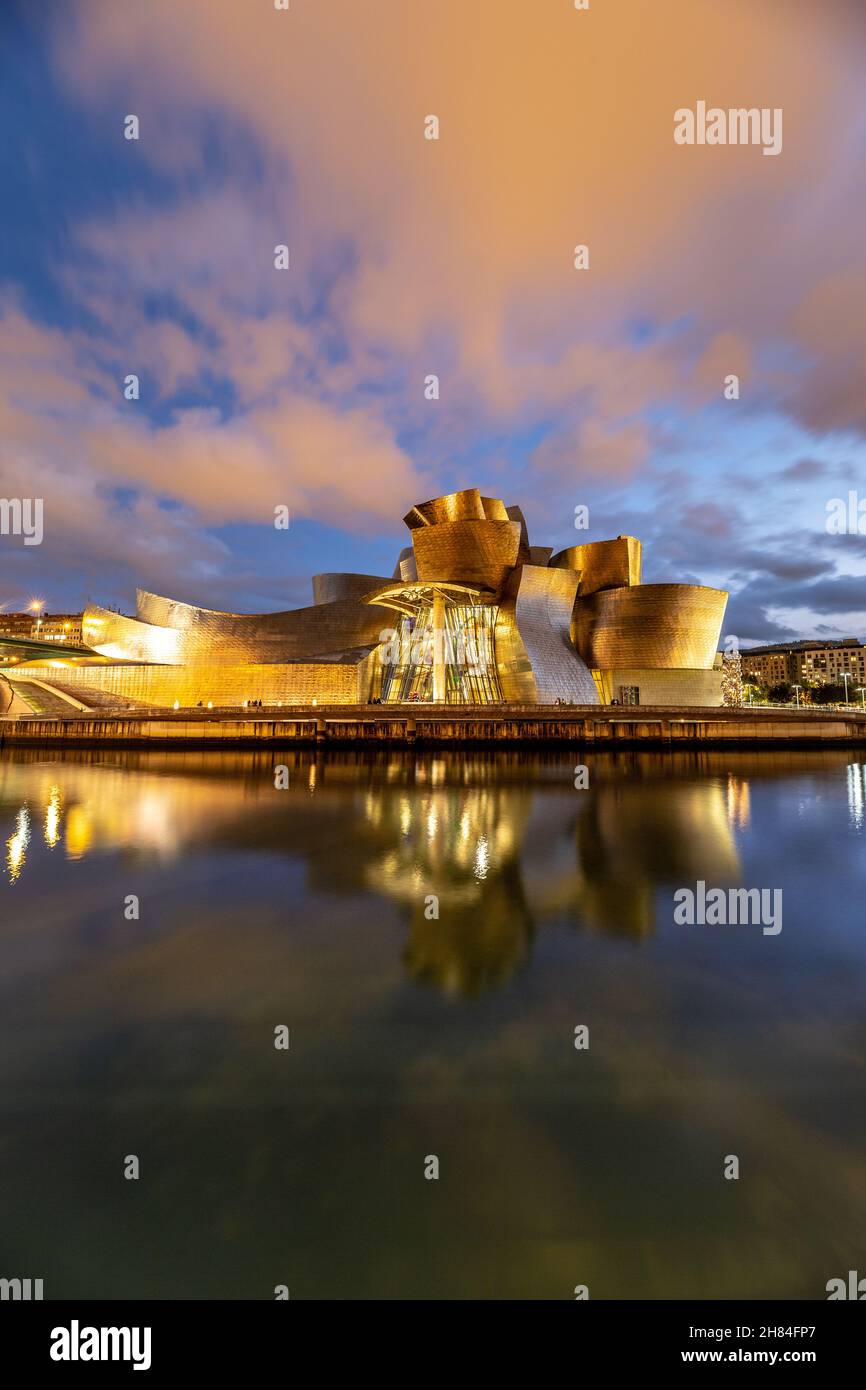 Musée Guggenheim dans la ville basque de Bilbao, dans le nord de l'Espagne Banque D'Images