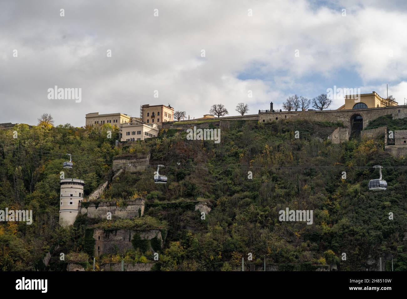 Koblenz, Allemagne avec le château d'Ehrenbreitstein étaient la rivière Rhein et Mosel rencontre Banque D'Images