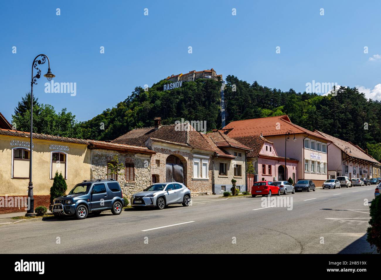 La ville de Rasnov ou Rosenau en Roumanie Banque D'Images