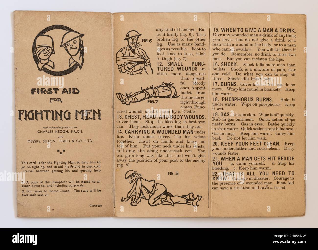 Dépliant de la carte d'information du gouvernement du War Office 1943 de la Seconde Guerre mondiale - premiers soins pour les hommes de combat Banque D'Images
