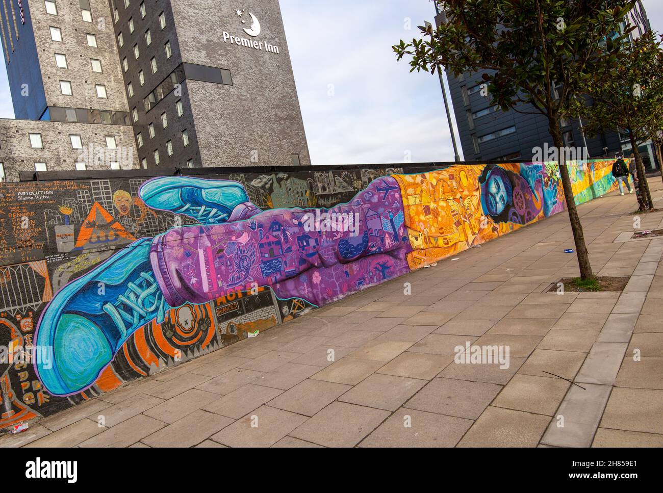 La fresque Doodle sur Ducie Street (près de la station Piccadilly) en face du Premier Inn Hotel, Manchester, Angleterre, Royaume-Uni Banque D'Images