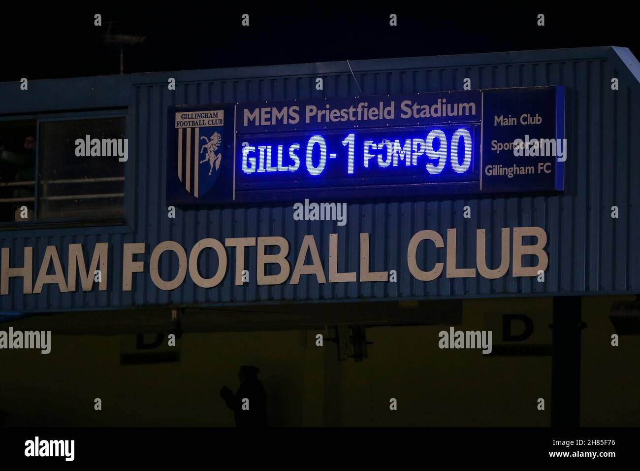 GILLINGHAM, GBR.27 NOVEMBRE le tableau de bord montre le résultat final du match Sky Bet League 1 entre Gillingham et Portsmouth au MEMS Priestfield Stadium, à Gillingham, le samedi 27 novembre 2021.(Credit: Tom West | MI News) Credit: MI News & Sport /Alay Live News Banque D'Images