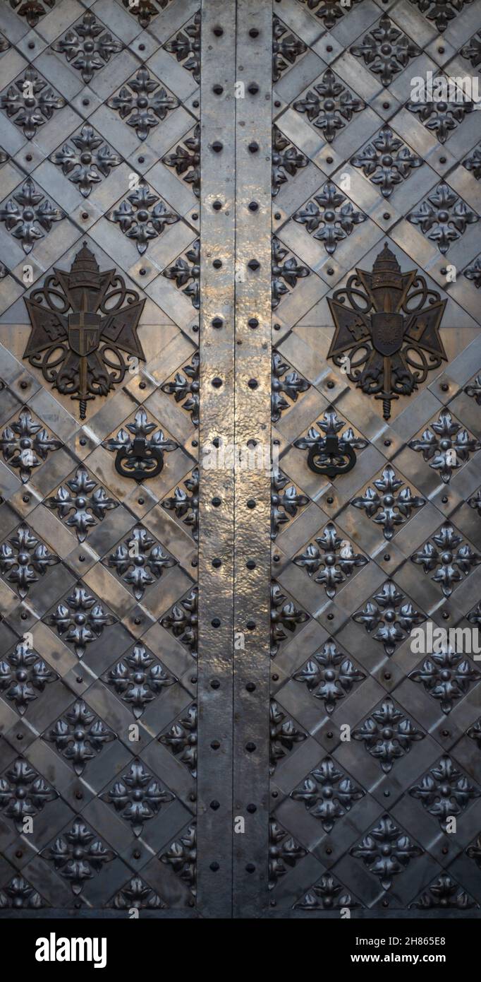 Porte en fer forgé dans la rue Banque D'Images