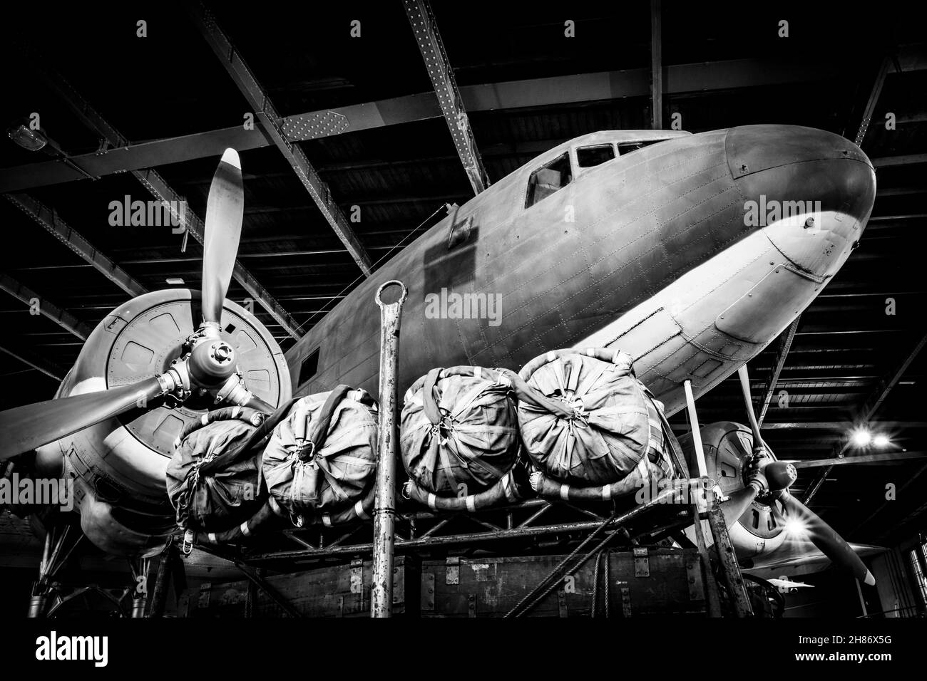 Avion soviétique Lisunov Li-2 (licence Douglas DC-3) - Musée polonais de l'aviation à Cracovie.Pologne Banque D'Images
