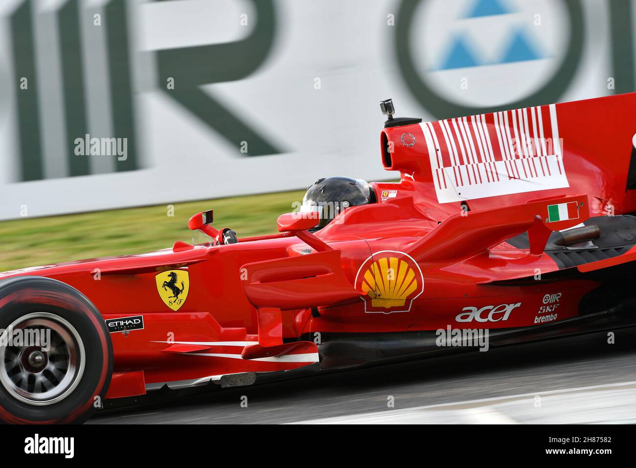 Scarperia, Mugello - 19 novembre 2021: Ferrari F1 F2008 année 2008 ex Kimi Raikkonen en action au circuit Mugello lors des finales du monde Ferrari 2021 Banque D'Images