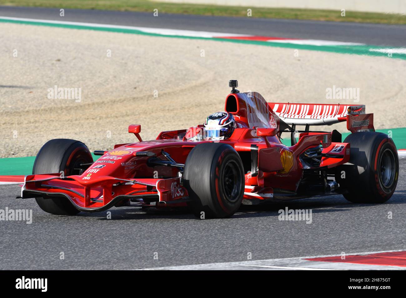 Scarperia, Mugello - 19 novembre 2021: Ferrari F1 F2008 année 2008 ex Kimi Raikkonen en action au circuit Mugello lors des finales du monde Ferrari 2021 Banque D'Images