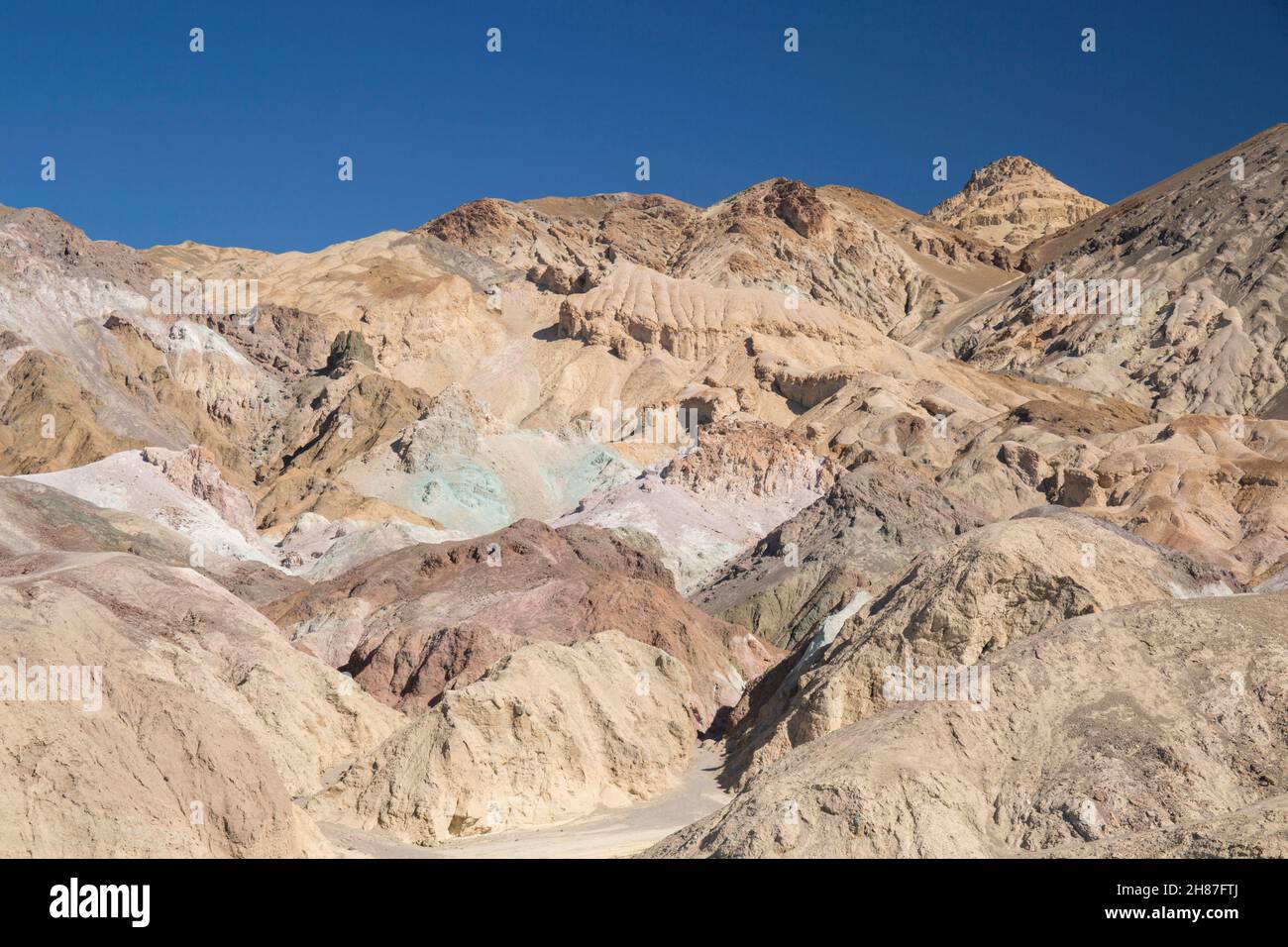 Parc national de Death Valley, Californie, États-Unis.Les falaises riches en minéraux et colorées de la Palette de l'artiste, également connue sous le nom de formation de la route de l'artiste. Banque D'Images