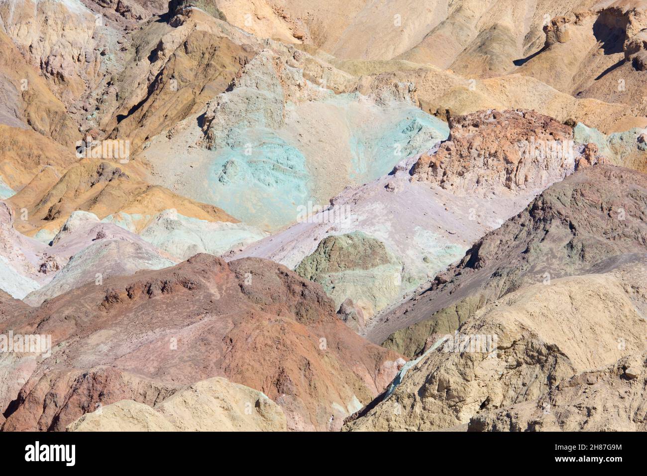Parc national de Death Valley, Californie, États-Unis.Les falaises riches en minéraux et colorées de la Palette de l'artiste, également connue sous le nom de formation de la route de l'artiste. Banque D'Images