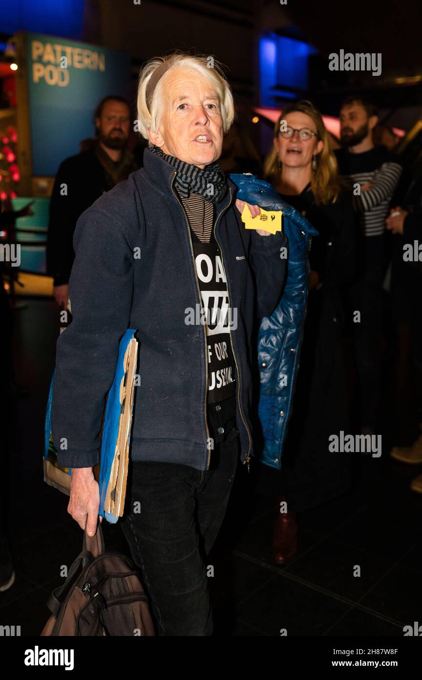 Londres, Royaume-Uni.24 novembre 2021.Extinction rébellion protestation contre le parrainage des musées par les compagnies de combustibles fossiles Banque D'Images