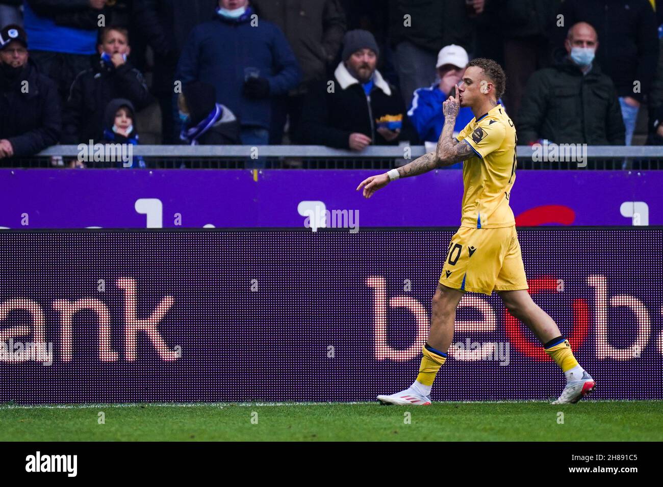 GENK, BELGIQUE - 28 NOVEMBRE : NOA Lang du Club Brugge célèbre après avoir marquant son deuxième but lors du match de la Jupiler Pro League entre KRC Genk et le Club Brugge à la Cegeka Arena le 28 novembre 2021 à Genk, Belgique (photo de Joris Verwijst/Orange Pictures) Banque D'Images