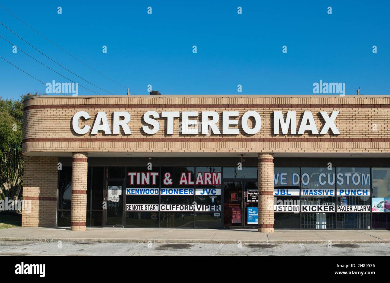 Houston, Texas États-Unis 11-12-2021: Car Stereo Max magasin à Houston TX.Société locale d'installation d'accessoires automobiles. Banque D'Images