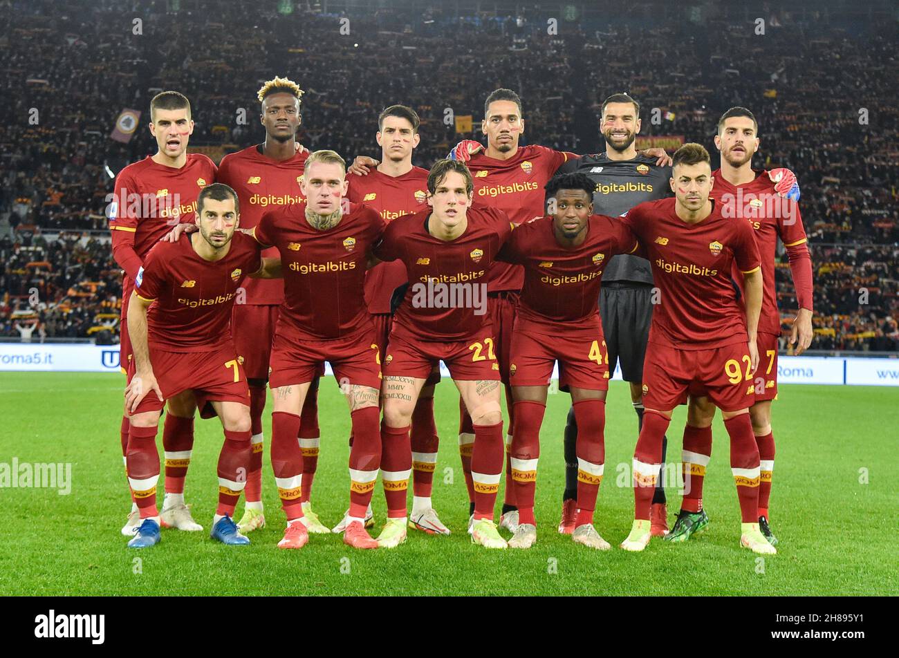 Faites équipe COMME Roma lors du match de football de la Ligue des conférences Europa de l'UEFA entre AS Roma et Zorya Luhansk au stade olympique de Rome, le 25 novembre 2021. Banque D'Images