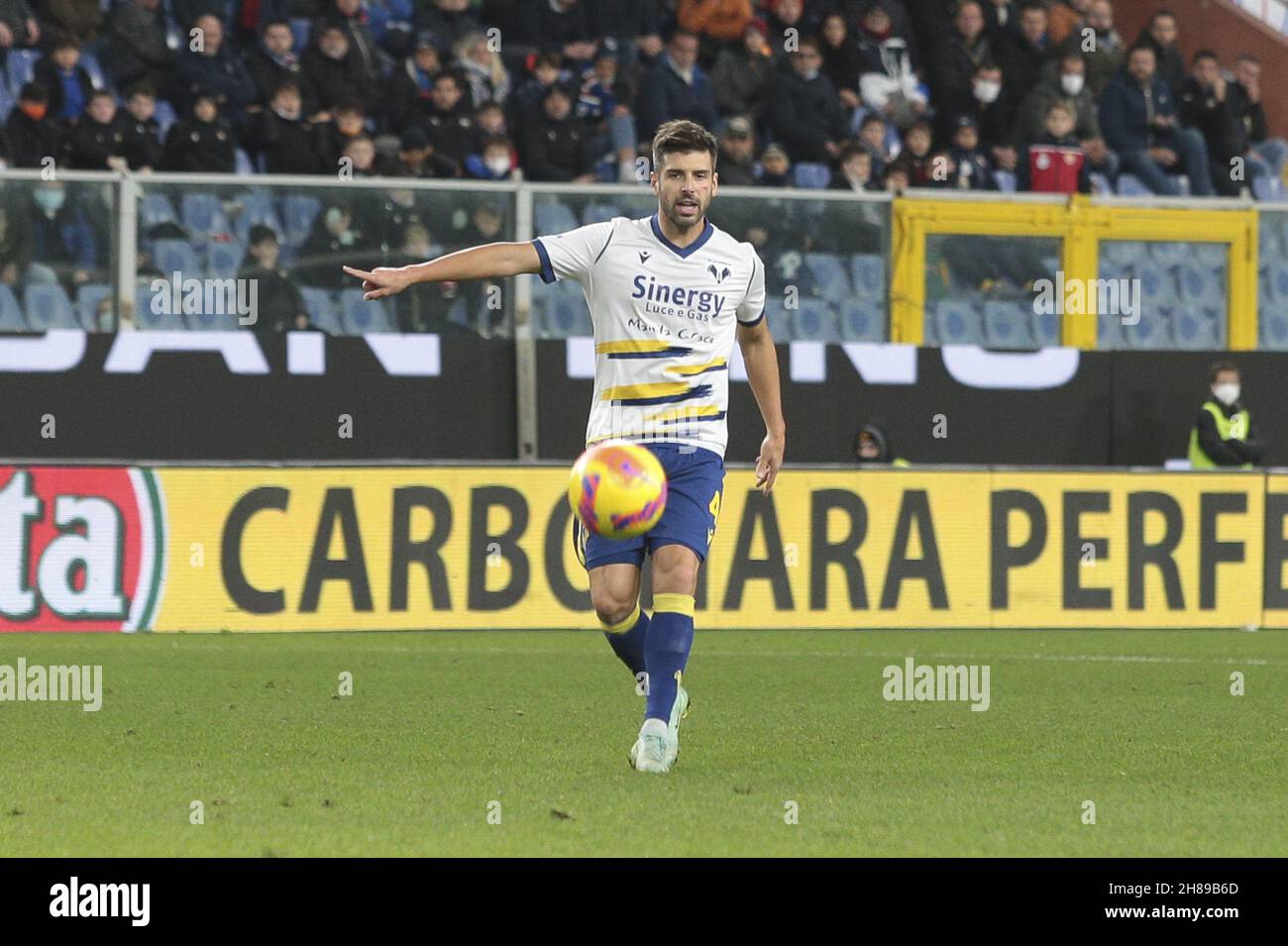 Genova, Italie.27 novembre 2021.Genova (GE), Italia, 27 novembre 2021, stadio Luigi Ferraris, 14Â° giornata Campionato Serie A Tim 2021/2022, incontro tra le escadron dell'UC Sampdoria e dell'Hellas Verona, nella foto: 4 Miguel Veloso Credit: Independent photo Agency/Alay Live News Banque D'Images