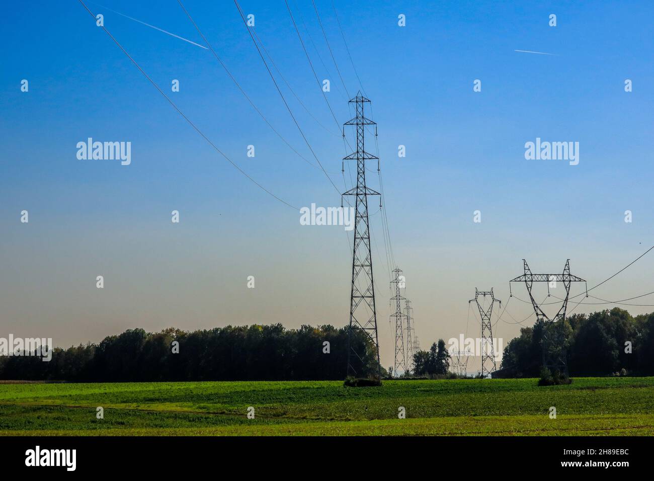 Pylônes haute tension dans l'oise Banque D'Images