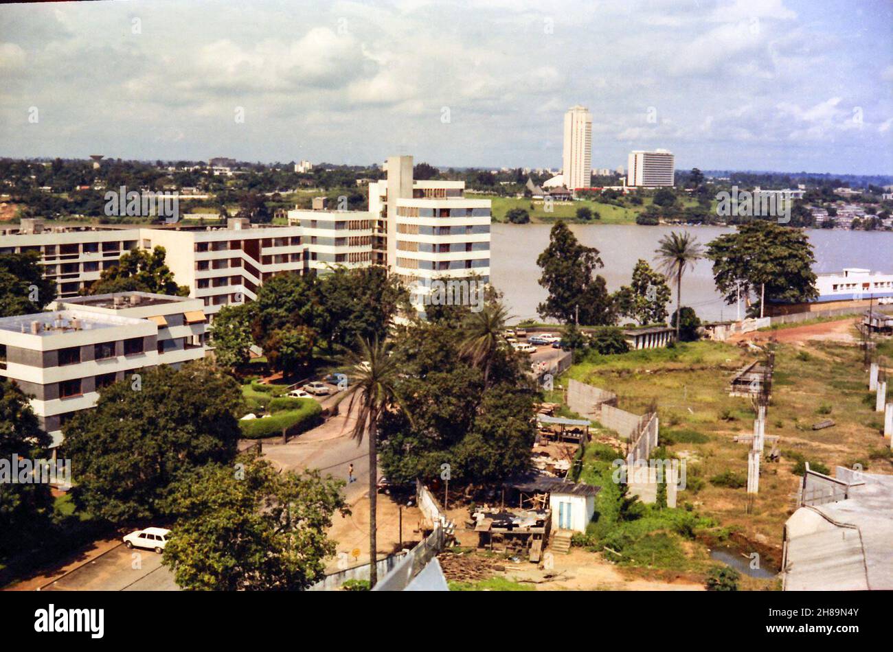 Abidjan, Côte d'Ivoire, de l'immeuble Botreau Roussel, janvier 1982 ...