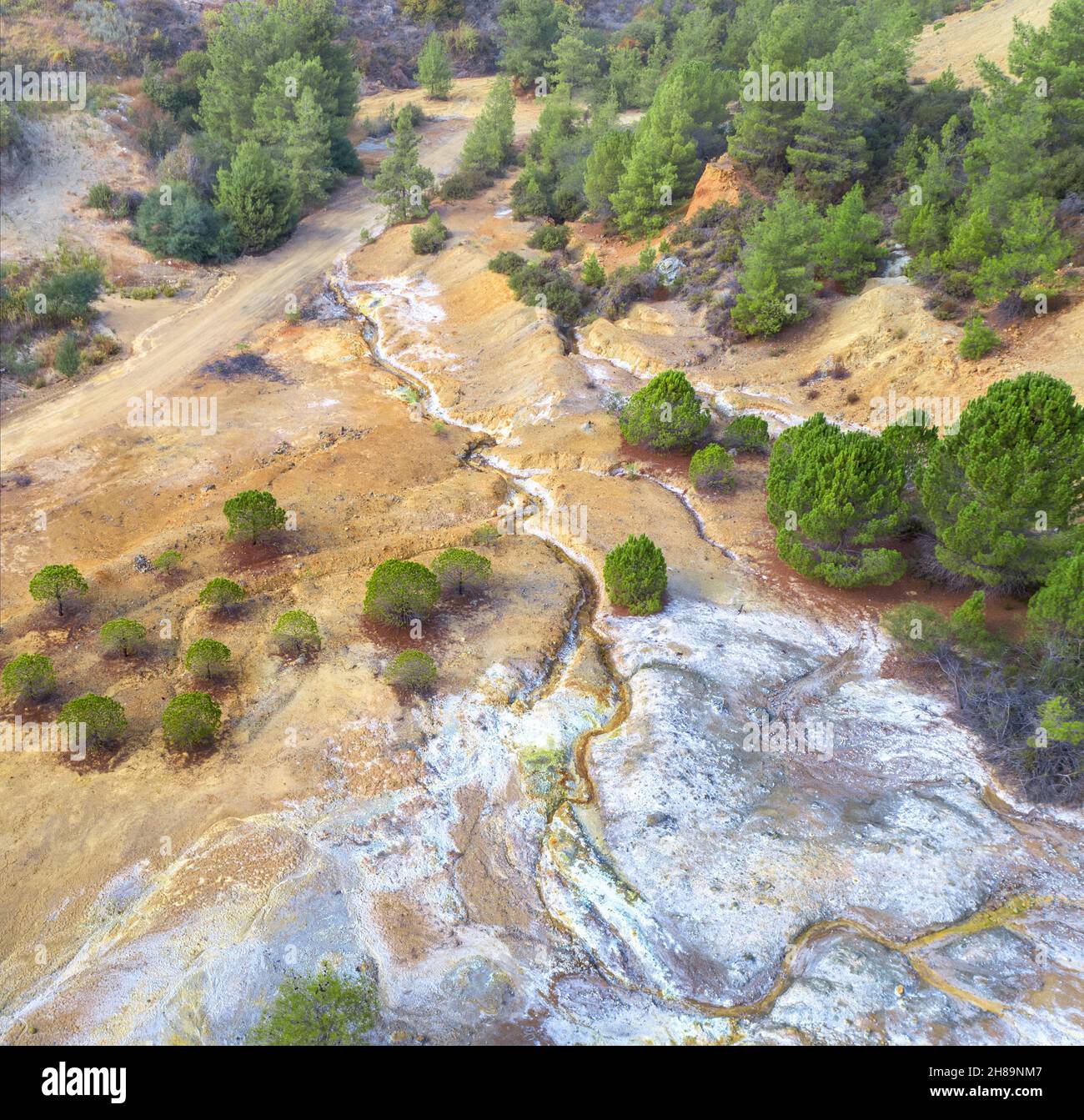 Dommages environnementaux sur le site abandonné de la mine de pyrite à Chypre, vue aérienne Banque D'Images
